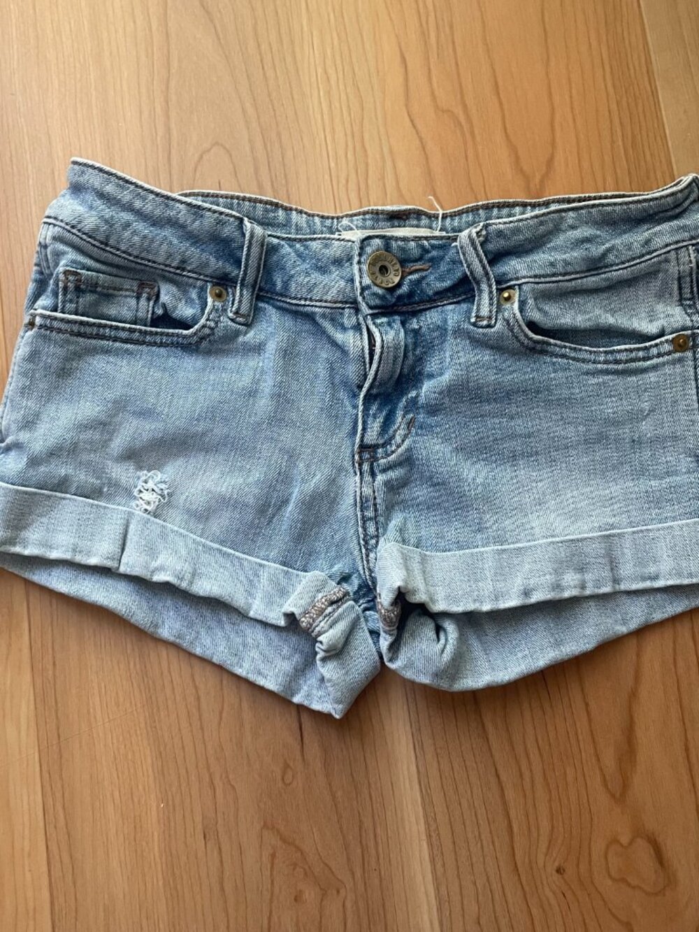 Bullhead micro mini low-waist denim shorts -  light denim wash size 1